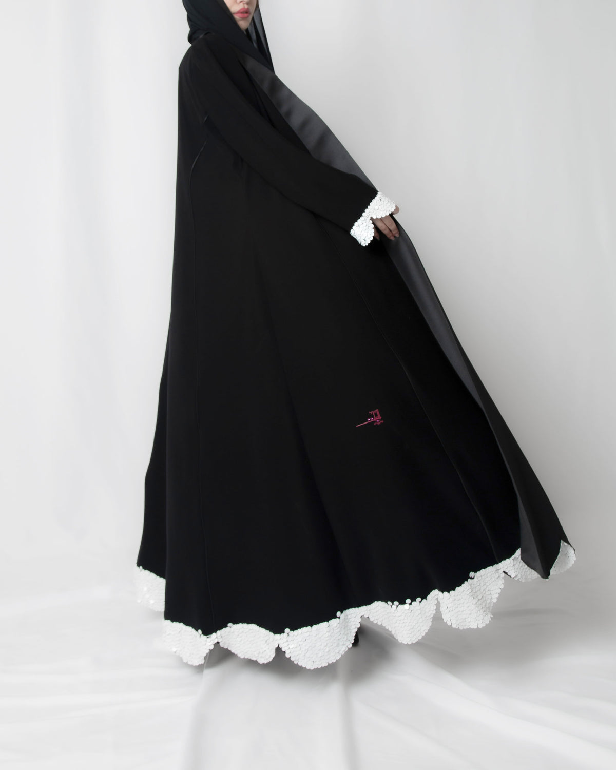 COLLAR WHITE SEQUENCE