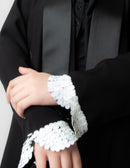 COLLAR WHITE SEQUENCE