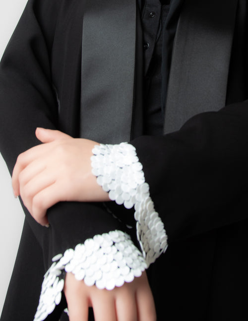 COLLAR WHITE SEQUENCE