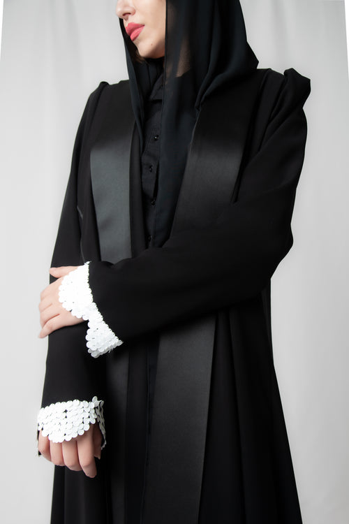 COLLAR WHITE SEQUENCE