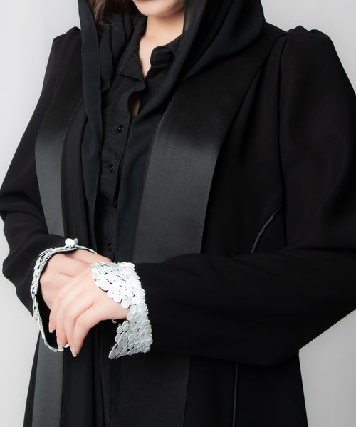 COLLAR WHITE SEQUENCE