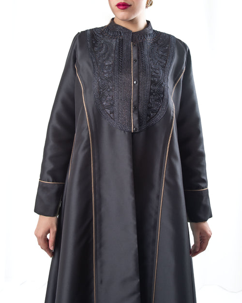 COAT IN SATIN WITH EMBRO