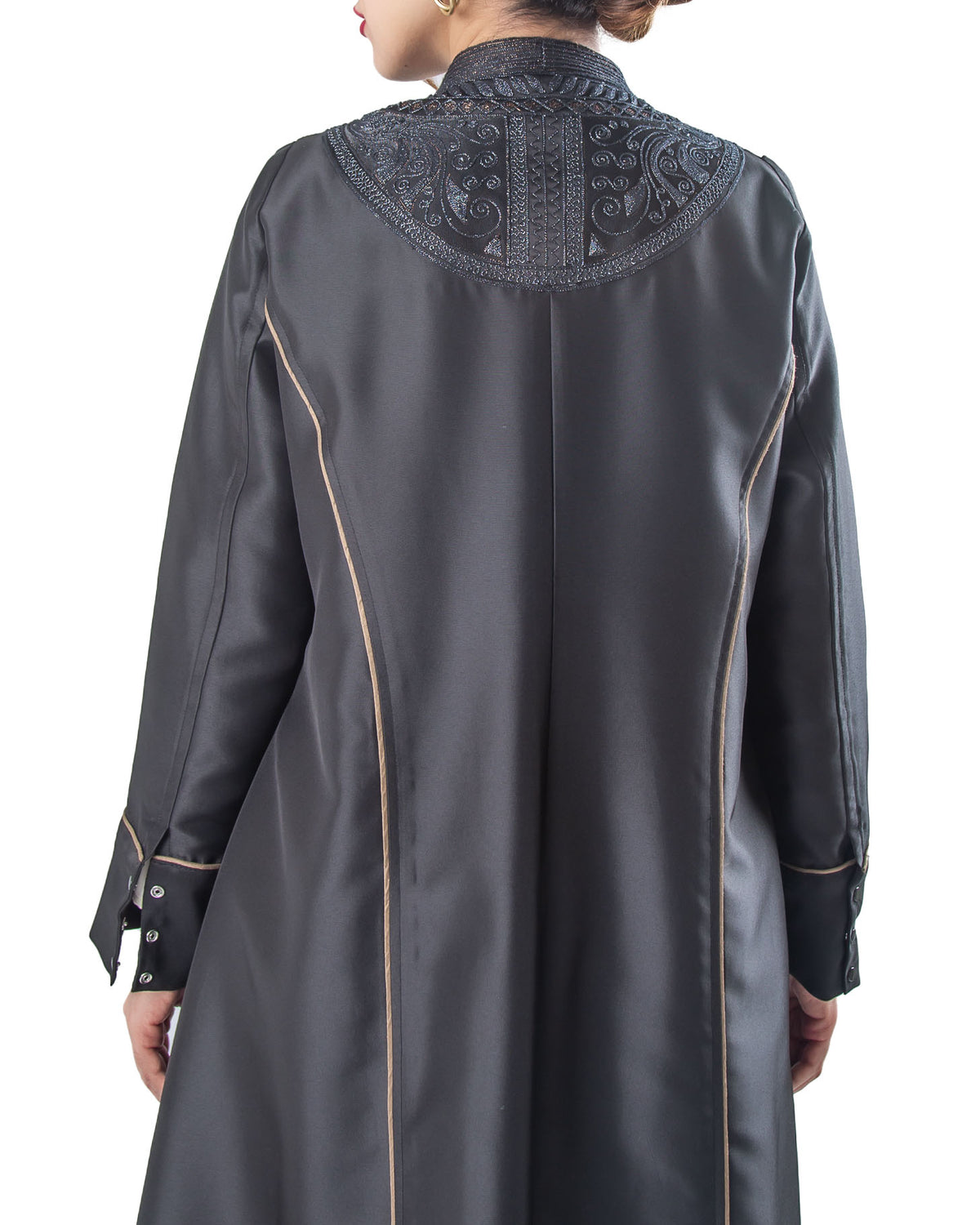 COAT IN SATIN WITH EMBRO