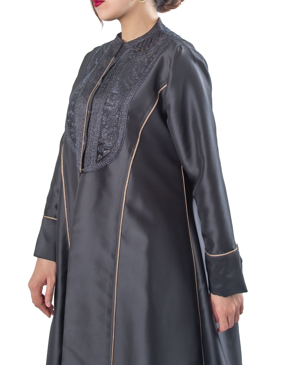 COAT IN SATIN WITH EMBRO