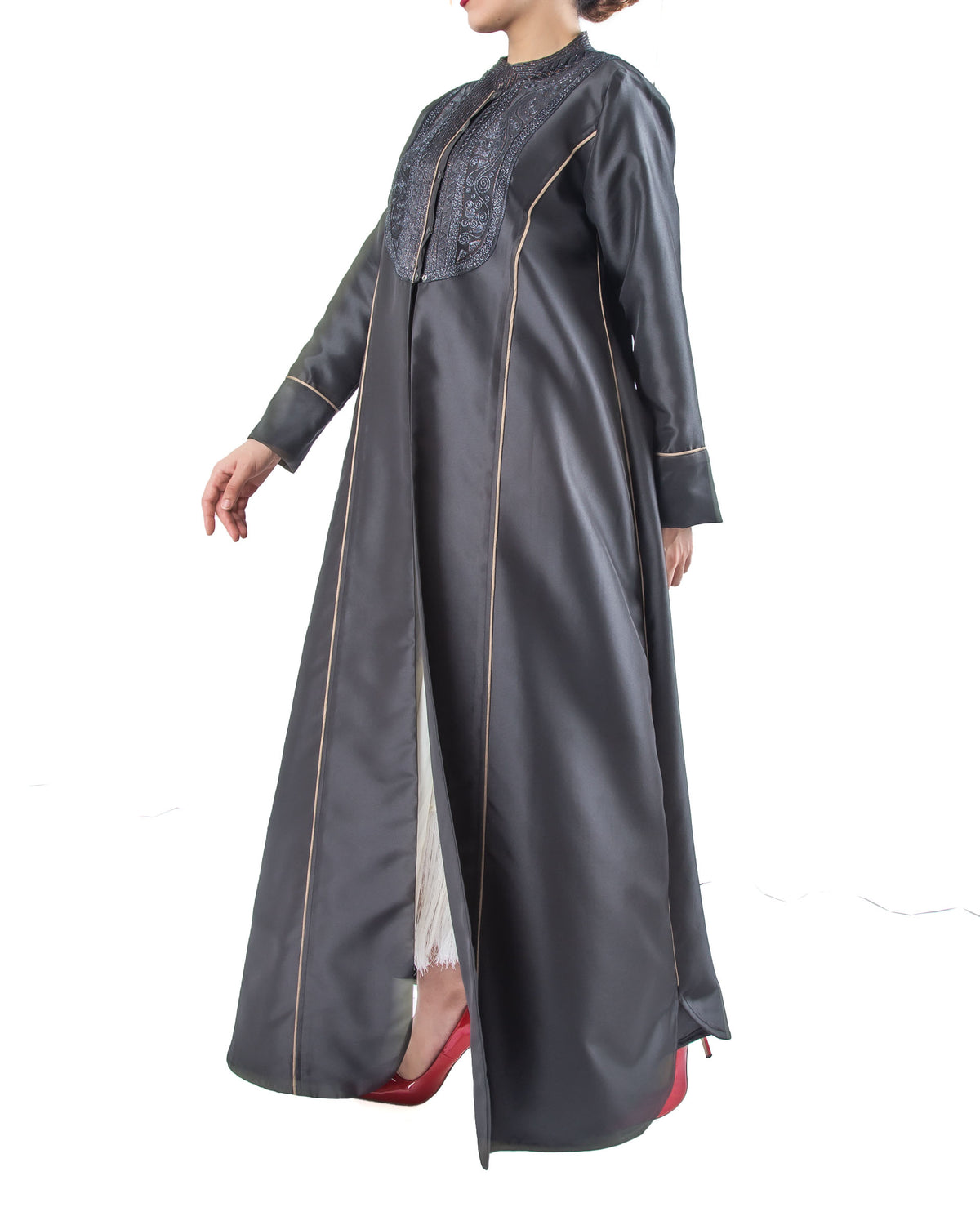 COAT IN SATIN WITH EMBRO