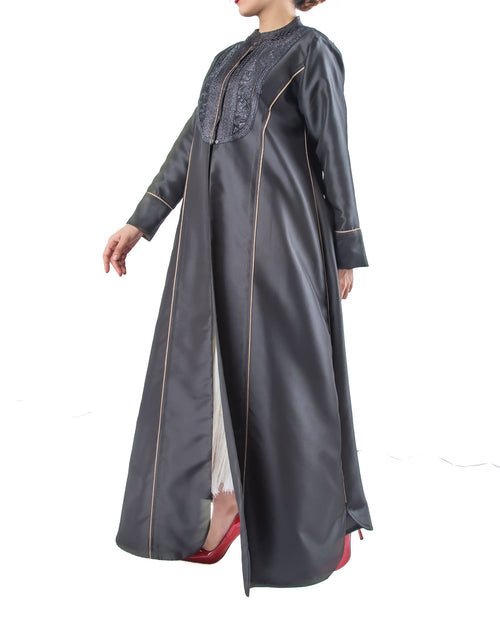 COAT IN SATIN WITH EMBRO