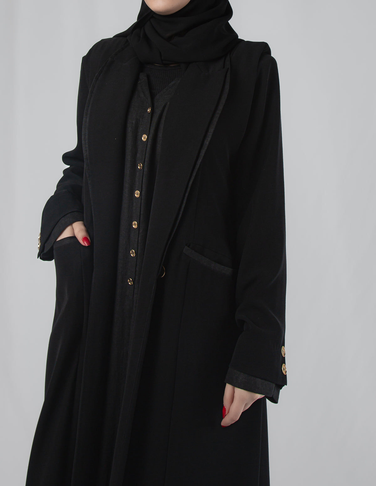 COLLAR IN GOLDEN BUTTONS
