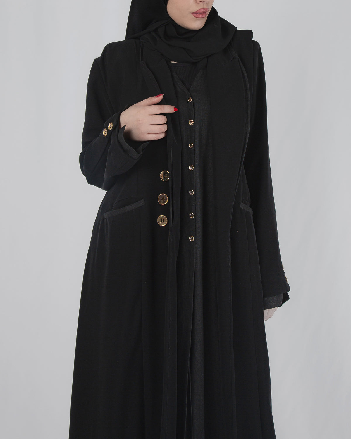 COLLAR IN GOLDEN BUTTONS