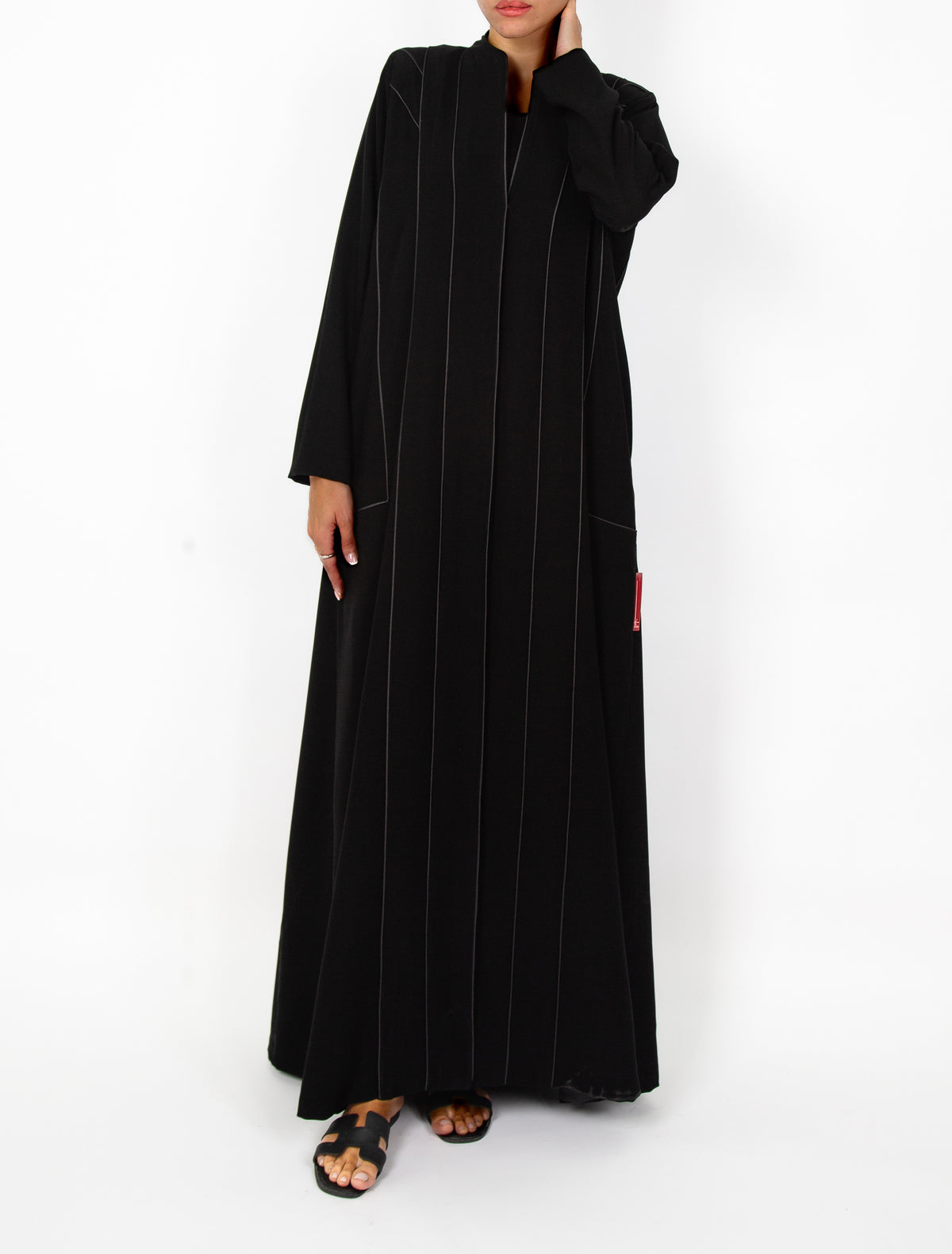 BLACK STREAMLINED