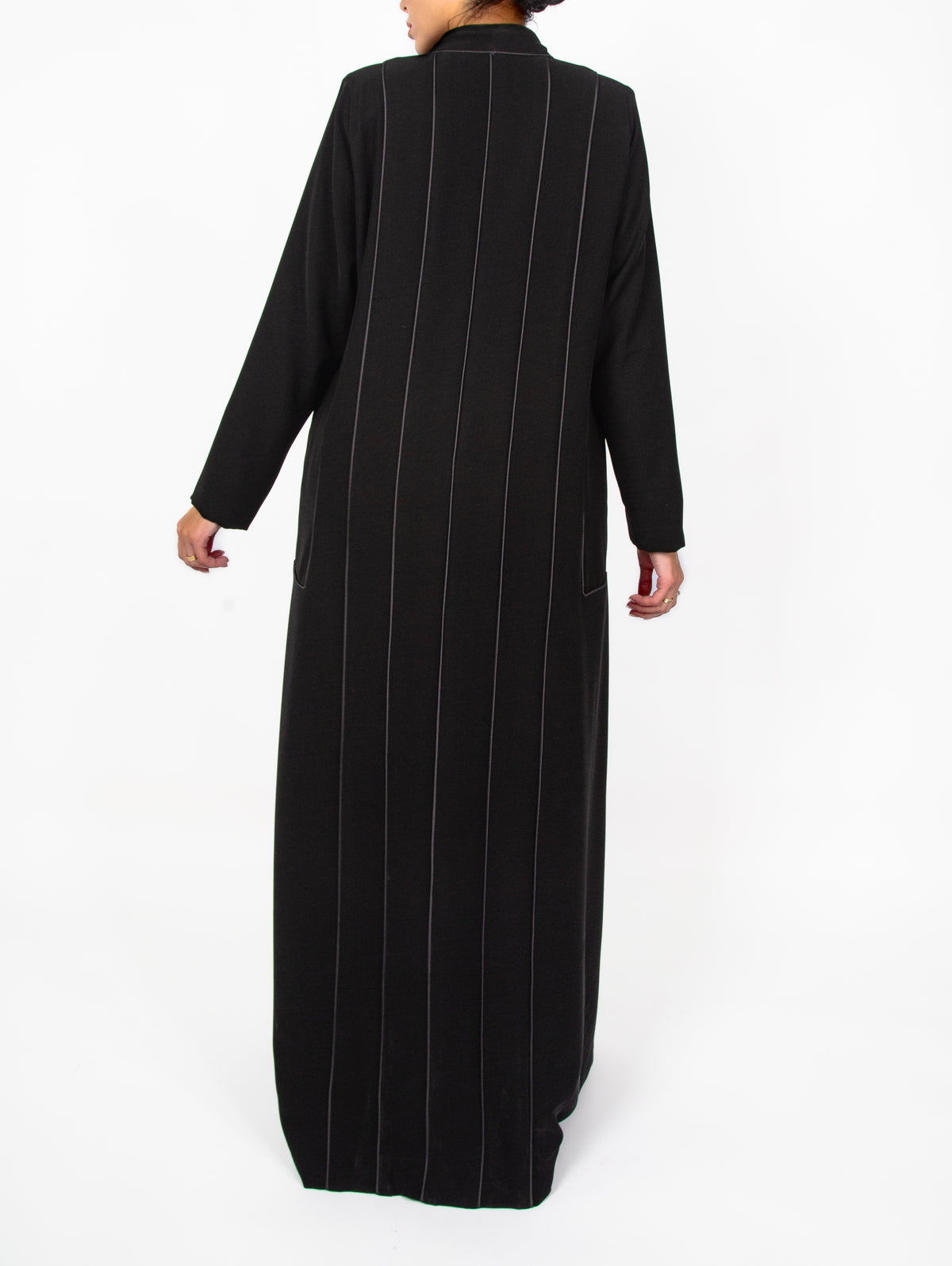 BLACK STREAMLINED
