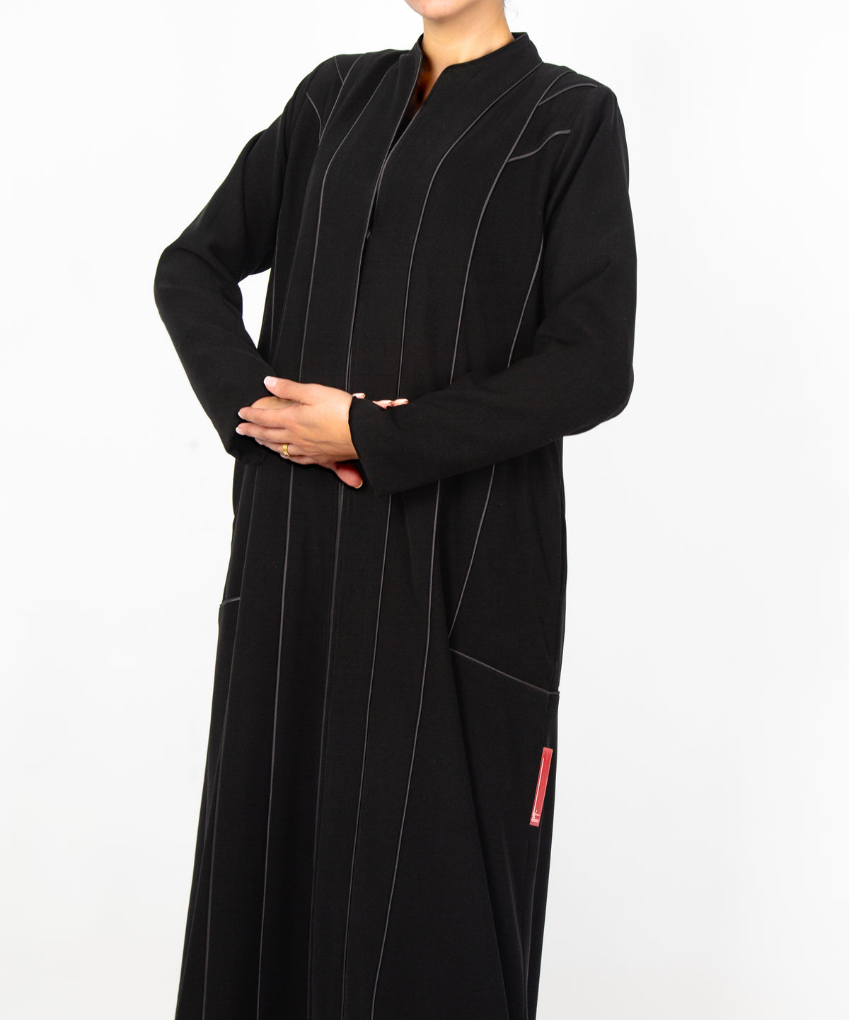 BLACK STREAMLINED