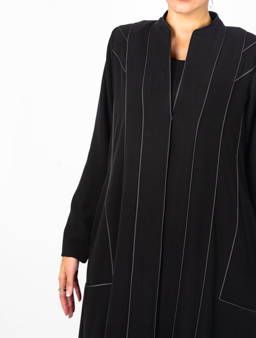 BLACK STREAMLINED