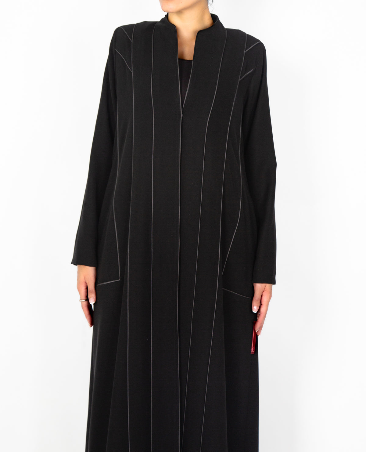 BLACK STREAMLINED