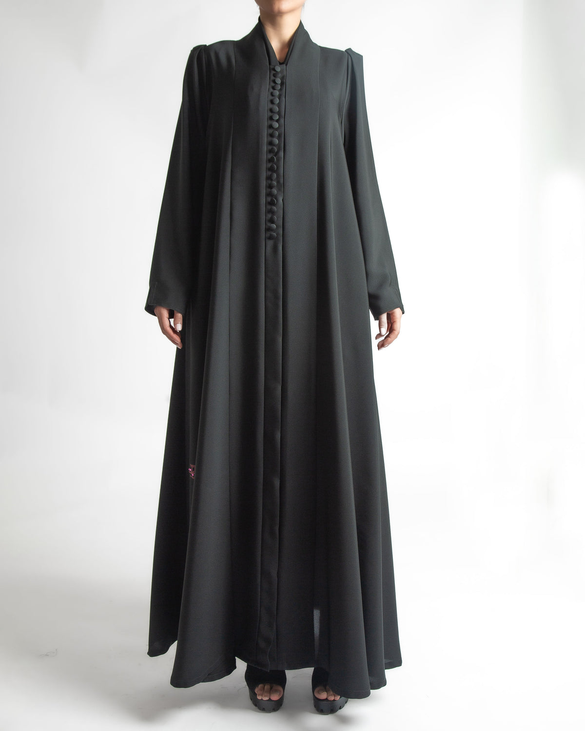 PLAIN ABAYA IN BUTTONS