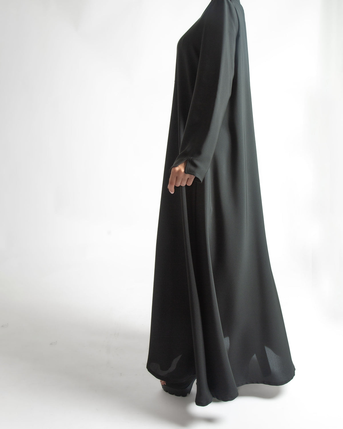 PLAIN ABAYA IN BUTTONS