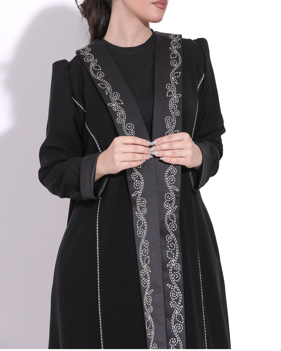 COLLAR WHITE THREAD