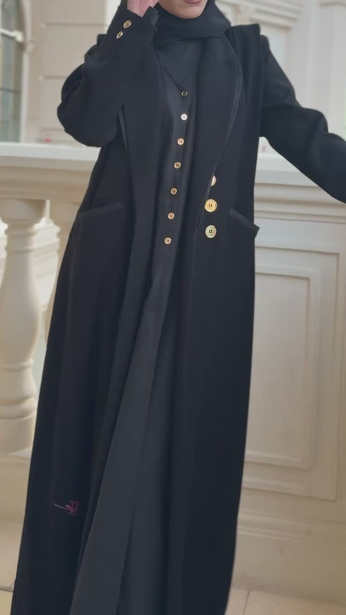 COLLAR IN GOLDEN BUTTONS