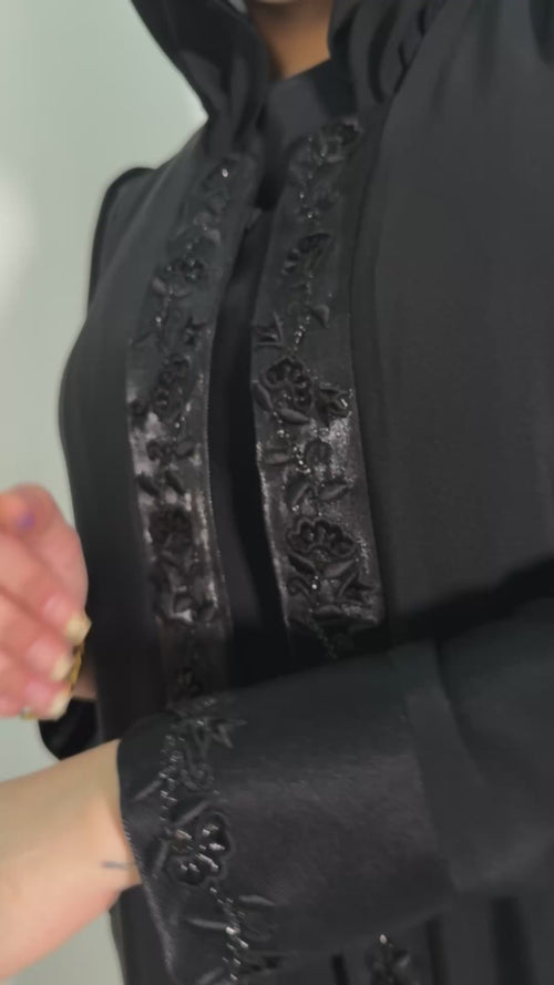 SHINY FLOWER IN BLACK
